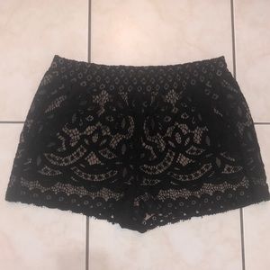 BCBG MAXAZRIA SHORT 🔥 elastic waist. Lace crochet design. Pockets. Worn once.